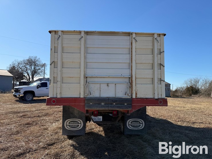 1975-ford-f700-image-8