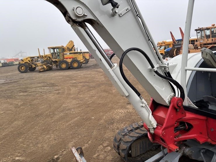 2021-takeuchi-tb240-image-19