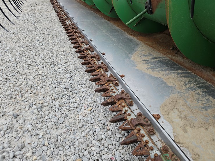 2011-john-deere-630f-image-12