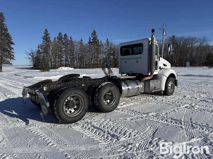 2010-peterbilt-384-image-5