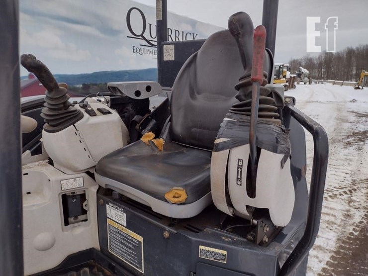 2016-deere-35g-image-12