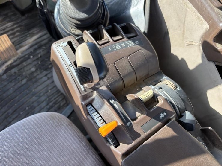 2005-john-deere-7220-image-33