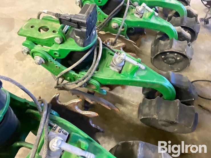 john-deere-1775-image-15