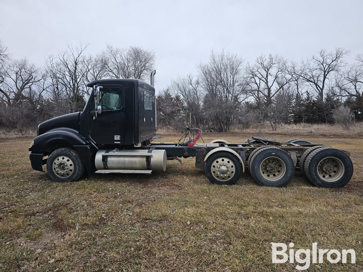 2003-freightliner-columbia-120-image-8