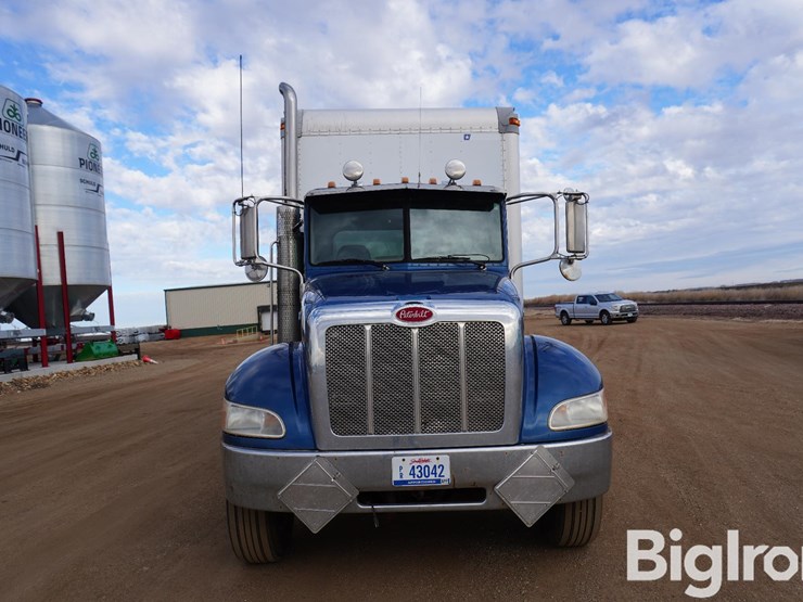 2008-peterbilt-335-image-2