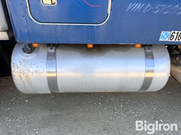 2002-peterbilt-379-image-16