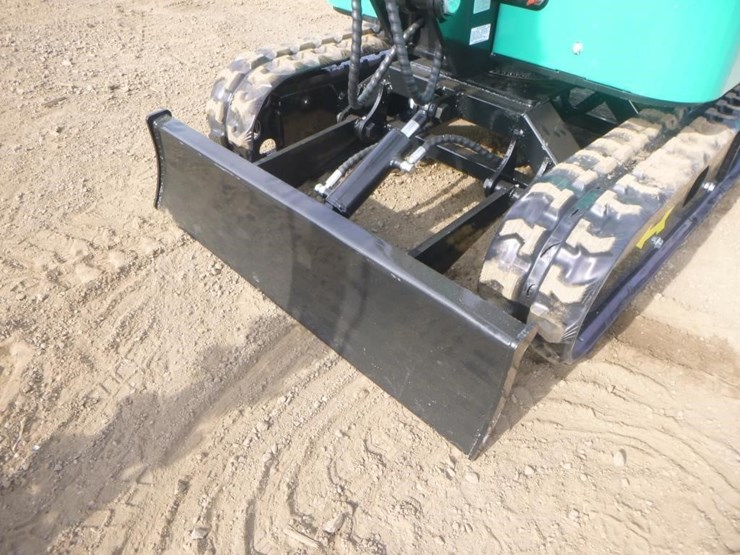 2025-agt-h15r-hydraulic-excavator-image-15