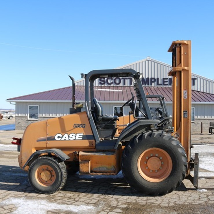 2005 CASE 588G