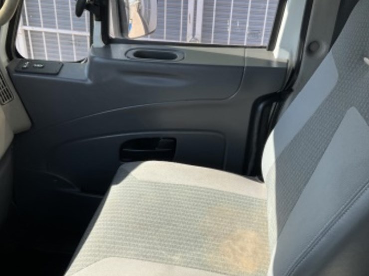 2010-international-7600-image-34