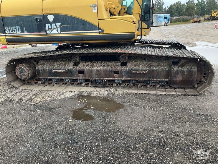 caterpillar-325d-image-18