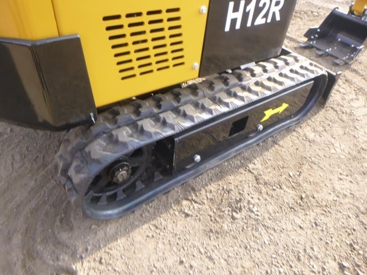 agt-h12r-hydraulic-excavator-image-26