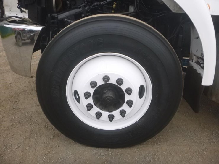 2011-peterbilt-337-image-25