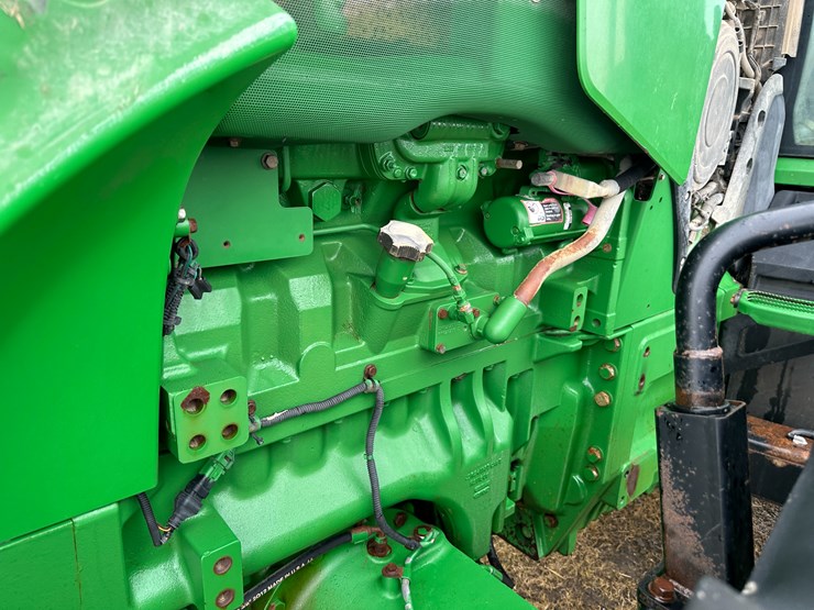 2012-john-deere-8310r-image-40