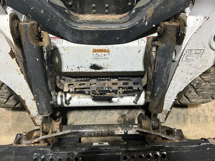 2015-bobcat-s590-image-10