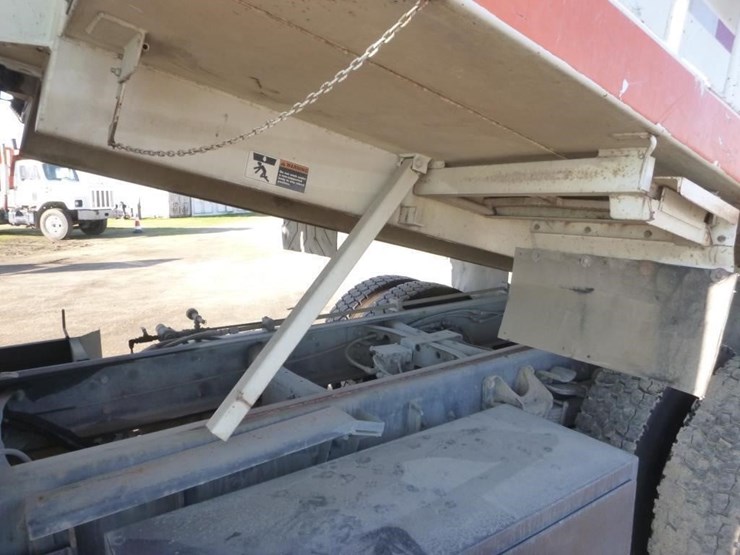 2004-international-7400-image-32