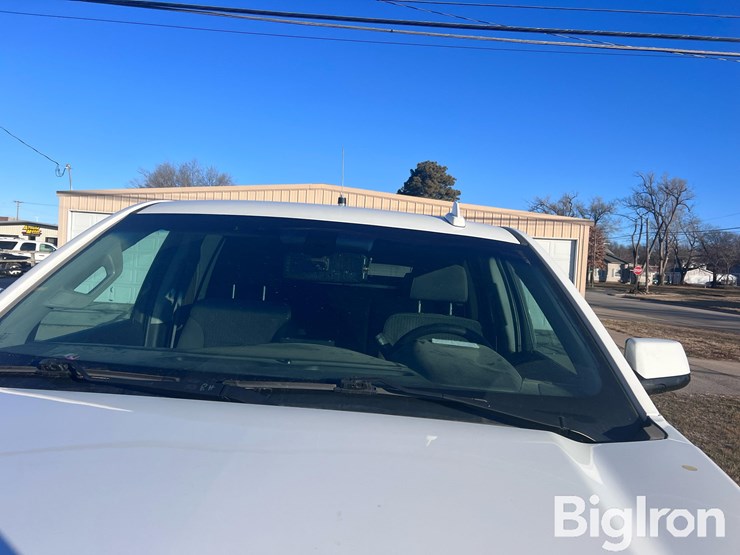 2016-chevrolet-tahoe-image-17