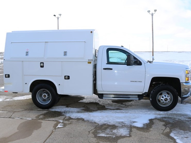 2016-chevrolet-3500-image-5