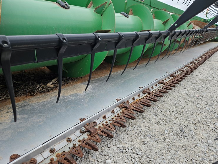 2011-john-deere-630f-image-4