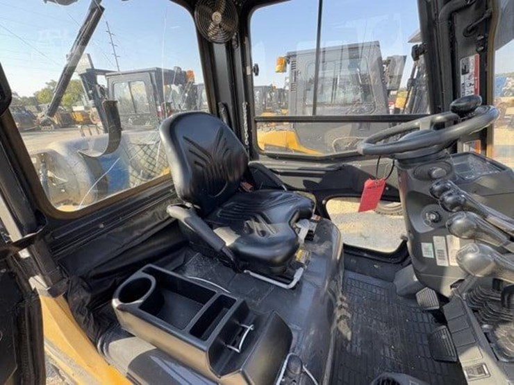 2020-caterpillar-gp30n-image-8