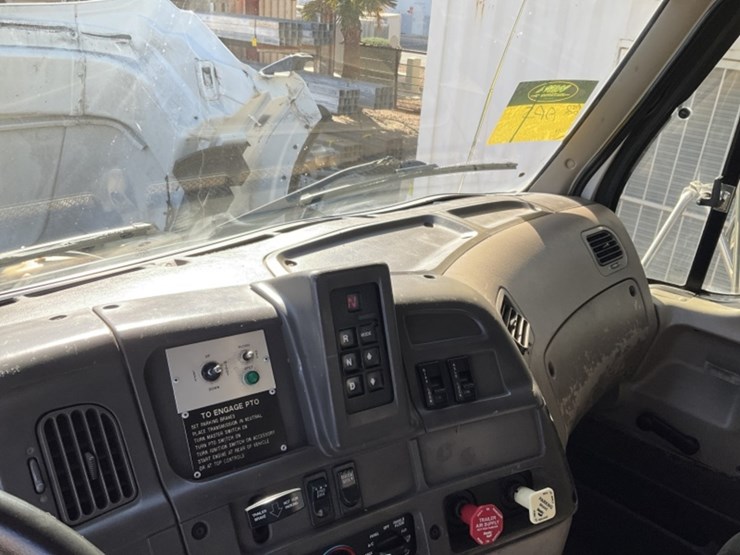 2002-sterling-lt9500-image-29