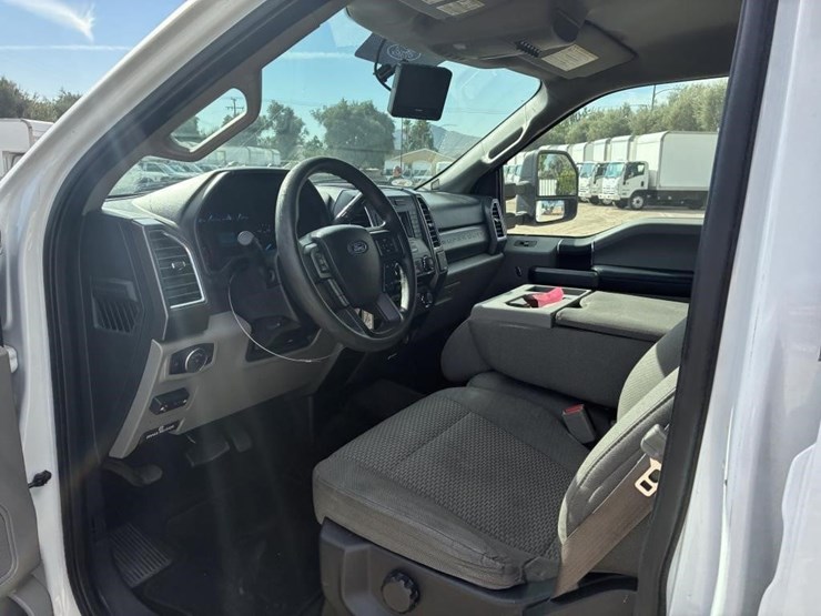2017-ford-f550-xlt-image-16