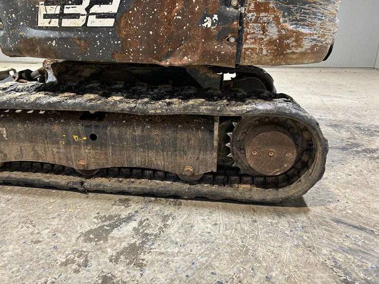 2017-bobcat-e32i-image-16