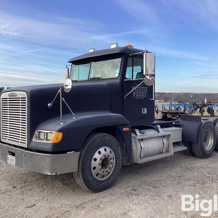 2000 FREIGHTLINER FLD120