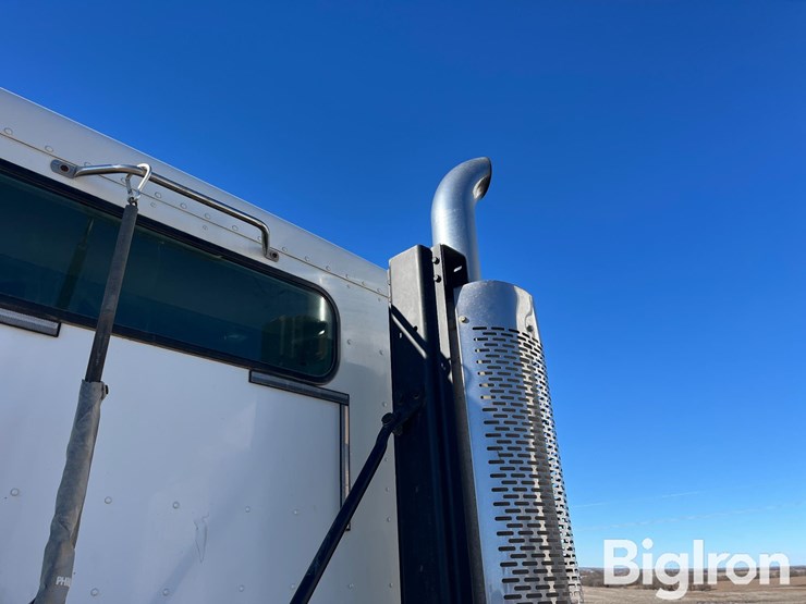 2004-freightliner-columbia-120-image-14