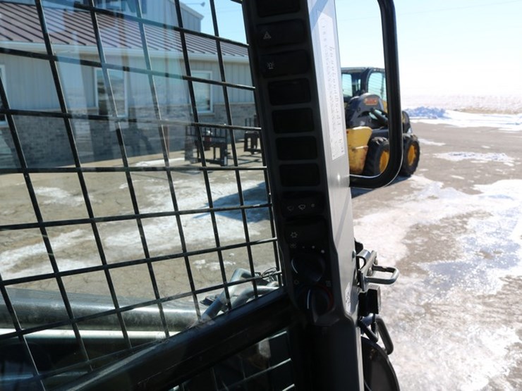 2023-new-holland-c332-image-15