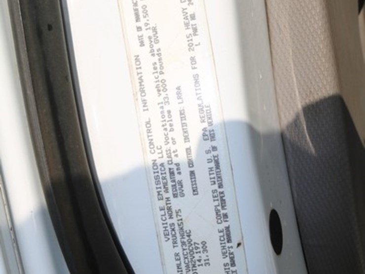 2015-freightliner-m2-106-image-18