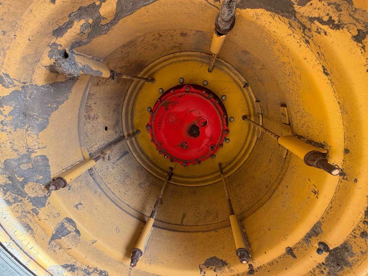 1979-versatile-835-image-31