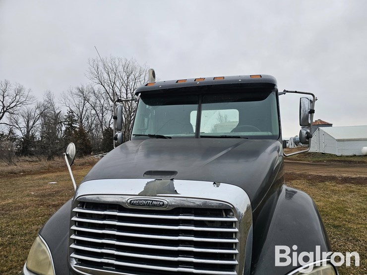 2003-freightliner-columbia-120-image-18
