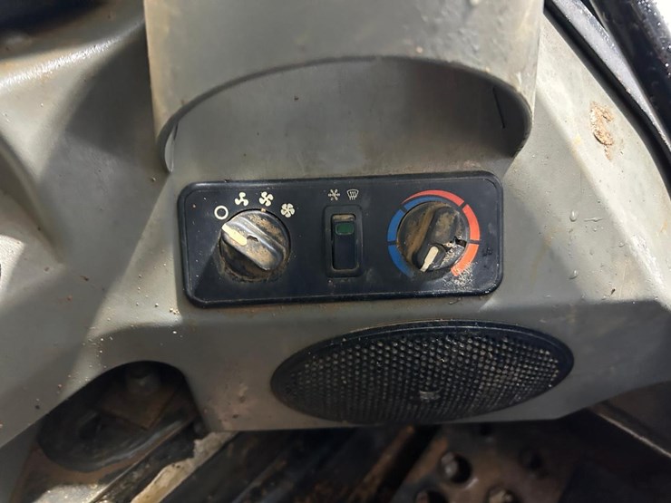 2016-bobcat-t590-image-23