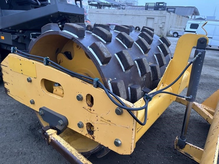 2013-volvo-sd75-image-14