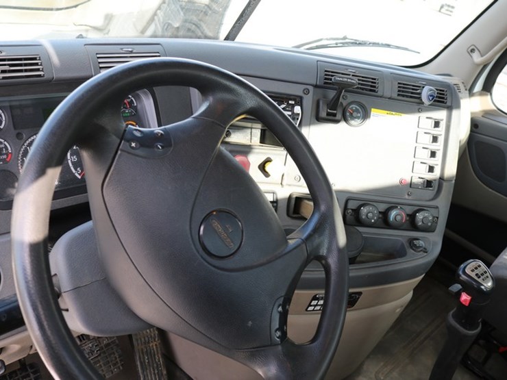 #4108-•-2018-freightliner-cascadia-semi-tractor-image-15