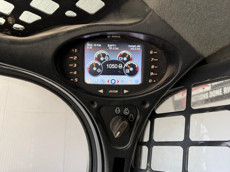 2016-bobcat-t870-image-56
