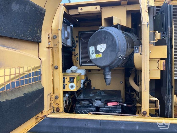 caterpillar-325d-image-14