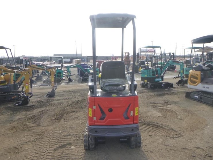 2025-agt-mx15rx-hydraulic-excavator-image-8