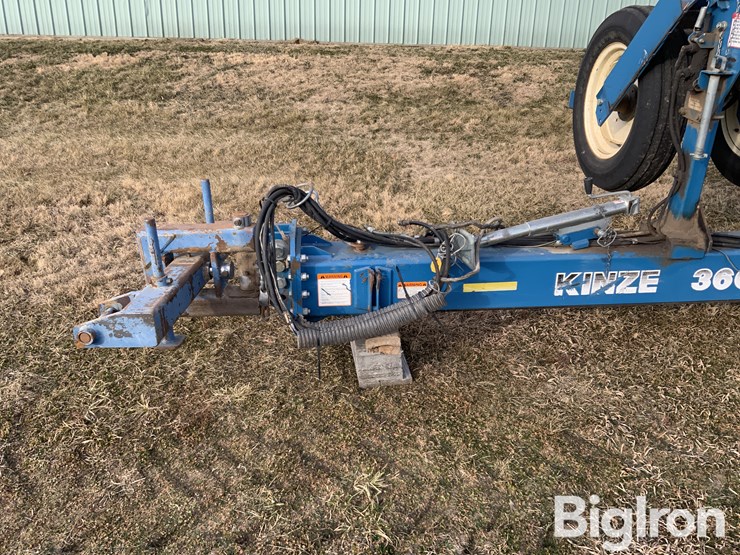 2005-kinze-3600-image-12