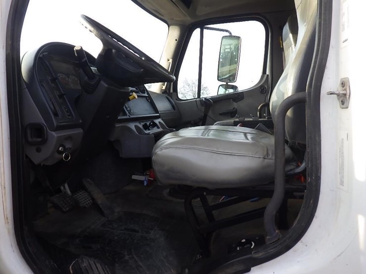 2017-freightliner-m2-s/a-water-truck-image-23