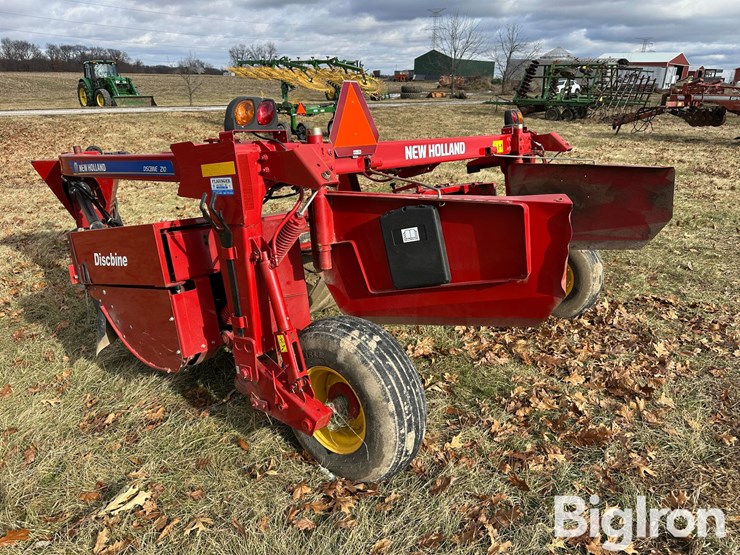 2019-new-holland-210-image-7