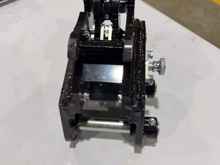 sdlanch-mini-excavator-quick-attach-image-4