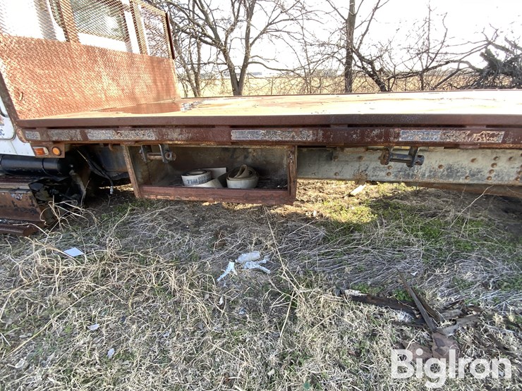 1998-peterbilt-330-image-18