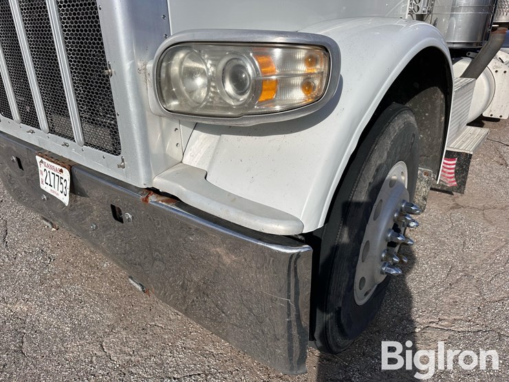 2009-peterbilt-389-image-10