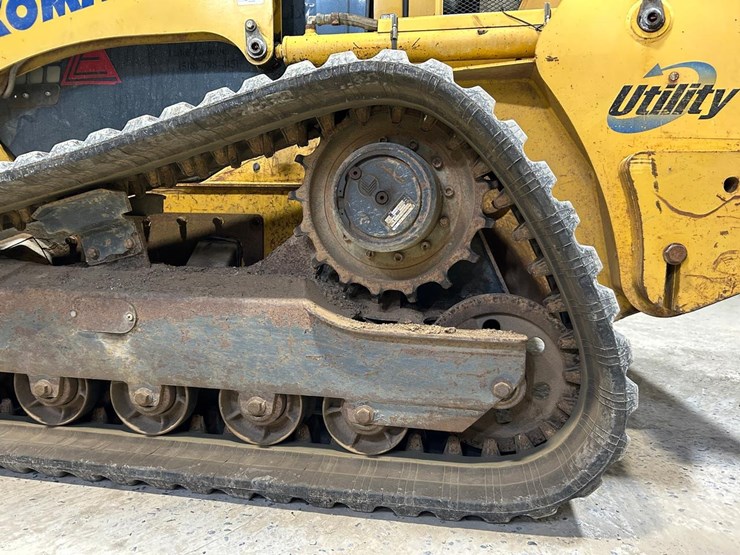 komatsu-ck30-skid-steer-loader-image-17