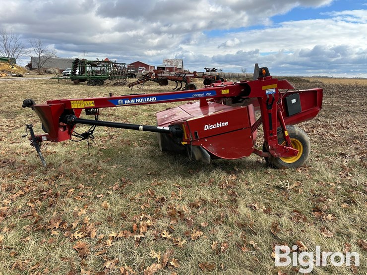 2019-new-holland-210-image-8