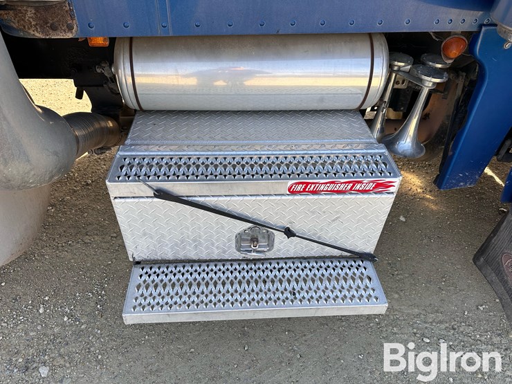 2002-peterbilt-379-image-17