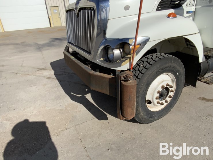 2009-international-7300-image-9