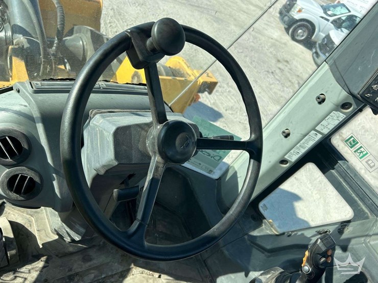 2020-john-deere-624l-articulated-wheel-loader-image-10