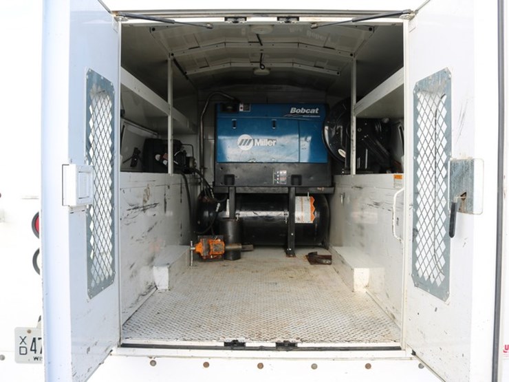 2013-chevrolet-3500-image-18